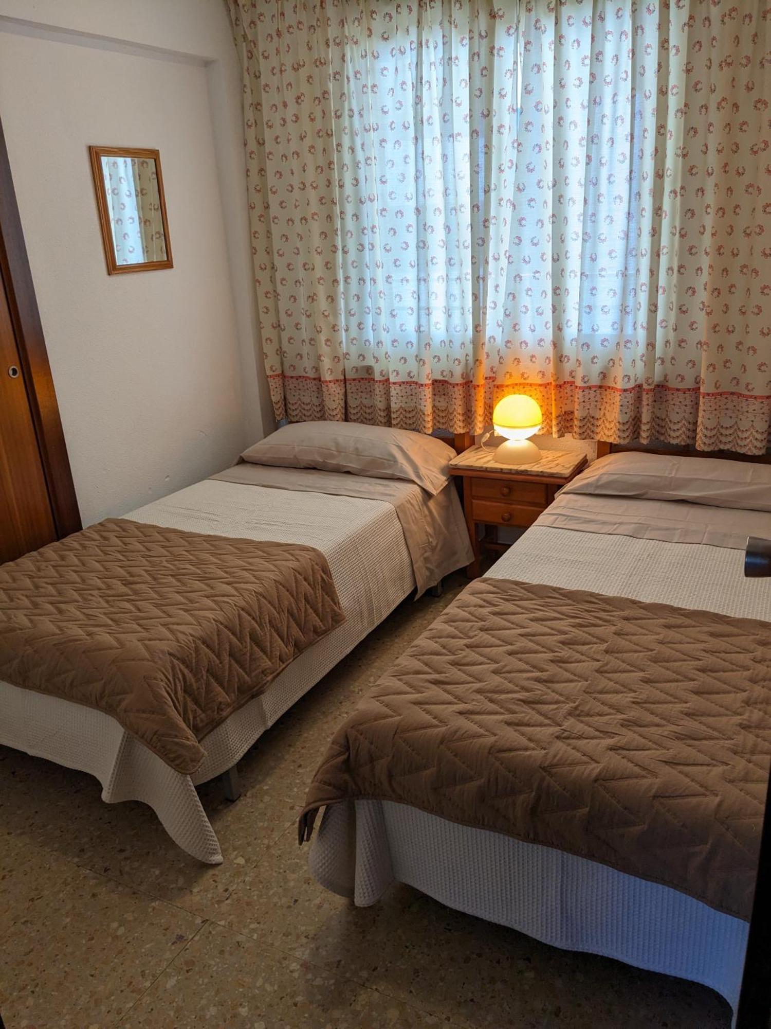 Juncos - 50m Playa - Solo Familias - Parking Gratuito - Wifi - Tv 55